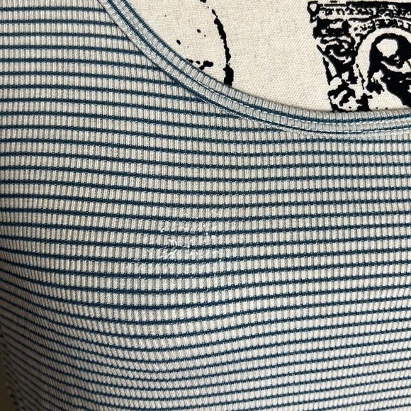 LuLaRoe Classic T - Picture 2 of 5